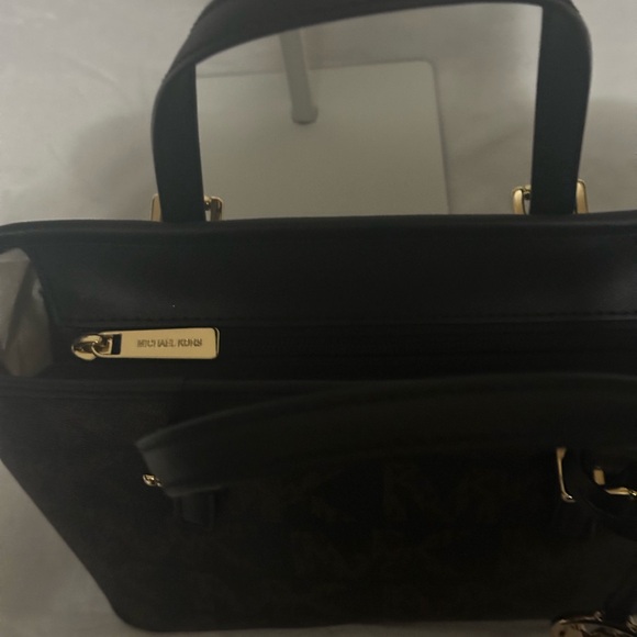 Michael Kors Jet Set Traveler Black and Brown Women's Shoulder Bag/Crossbody Bag - Picture 4 of 11